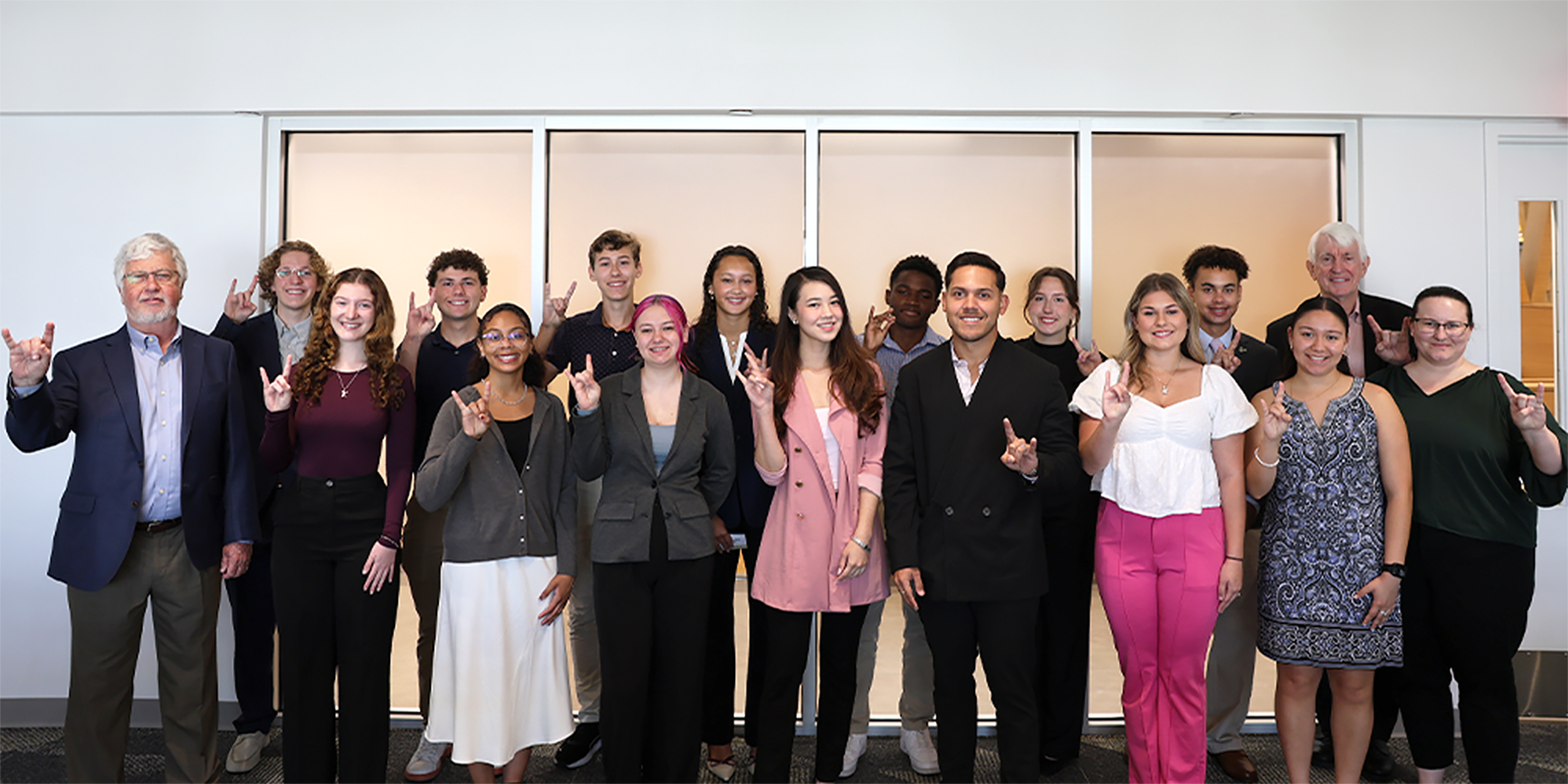 “Communication is your currency:” USF global alumni Hiram Ríos Hernández awarded the Outstanding Young Alumni Award